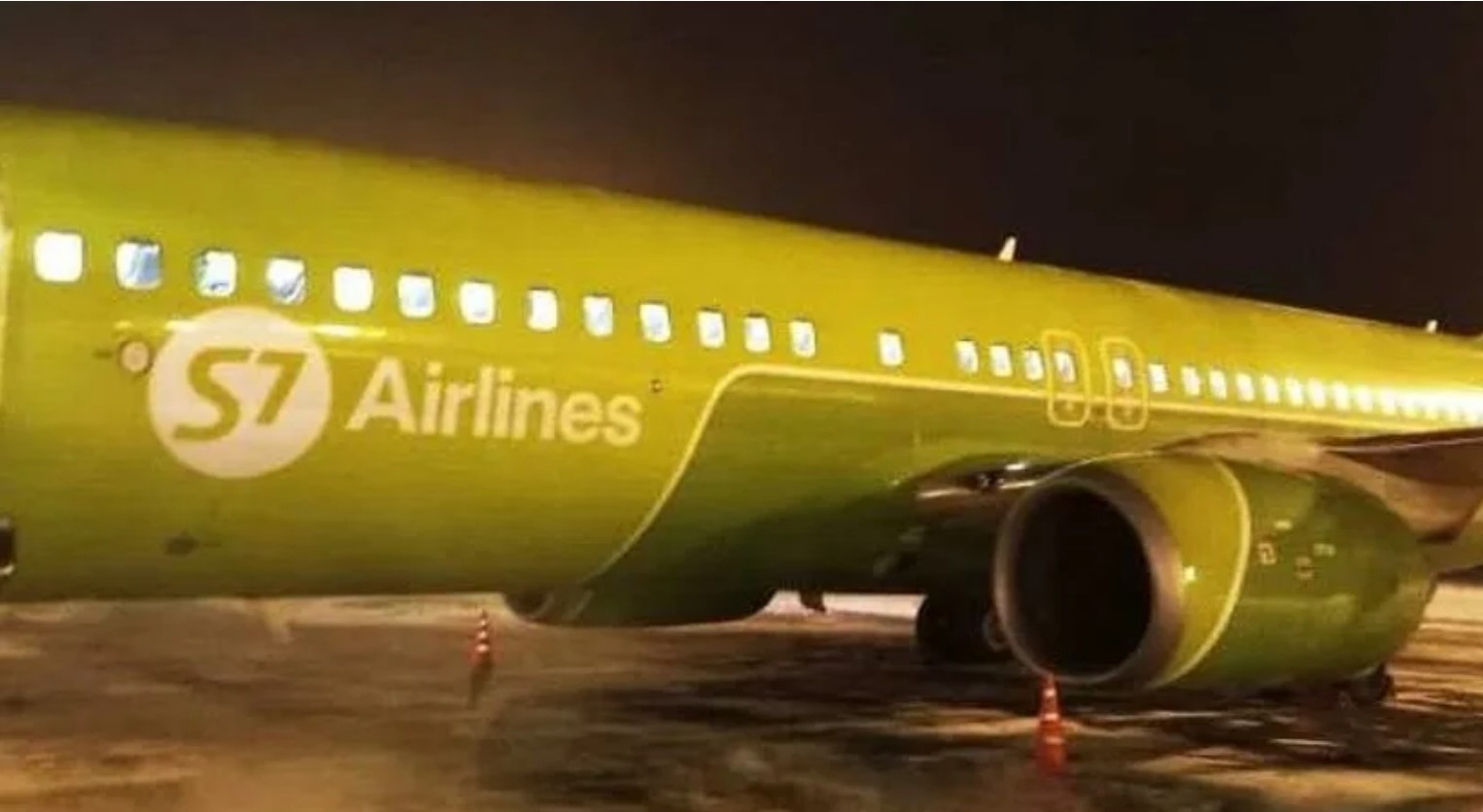 Novosibirskist Moskvasse teel olnud Boeing 737 tegi 8 detsembril pärast mootori süttimist hädamaandumise